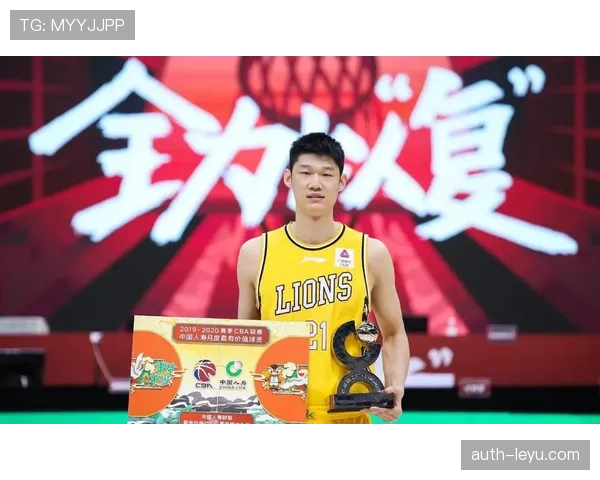 胡金秋高效内线统治力依旧，月度最佳球员实至名归